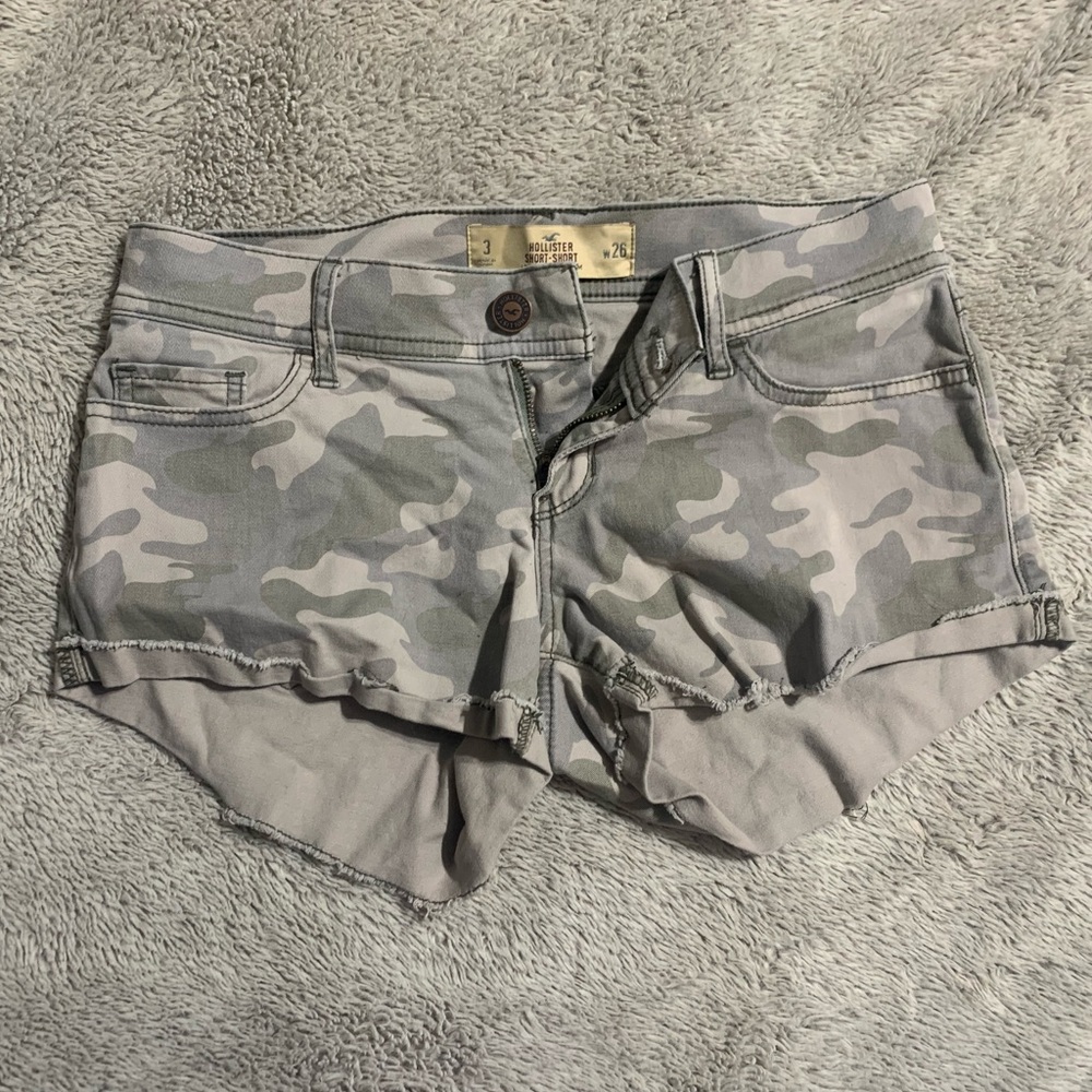 HOLLISTER shorts // size 3 // 26